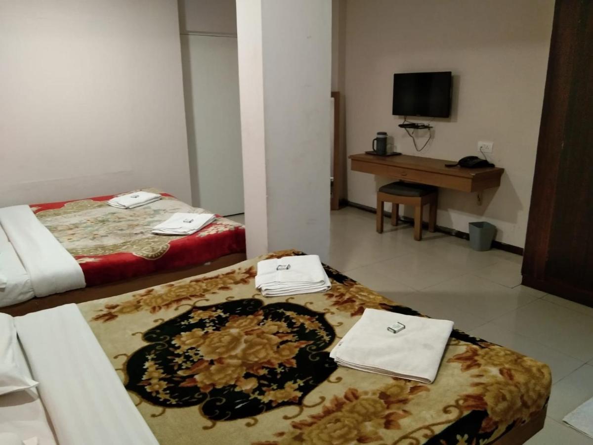 Hotel Preethi Palace Ооти Екстериор снимка