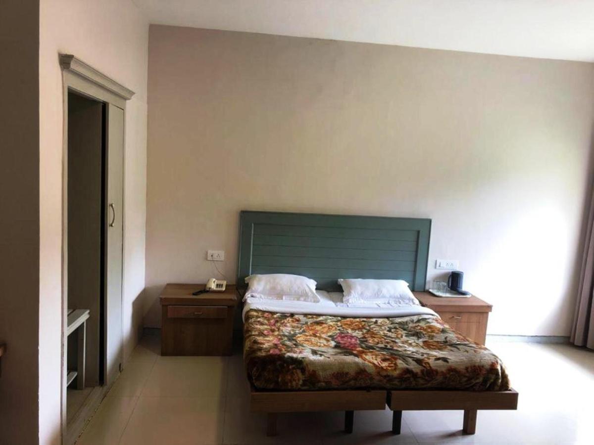 Hotel Preethi Palace Ооти Екстериор снимка