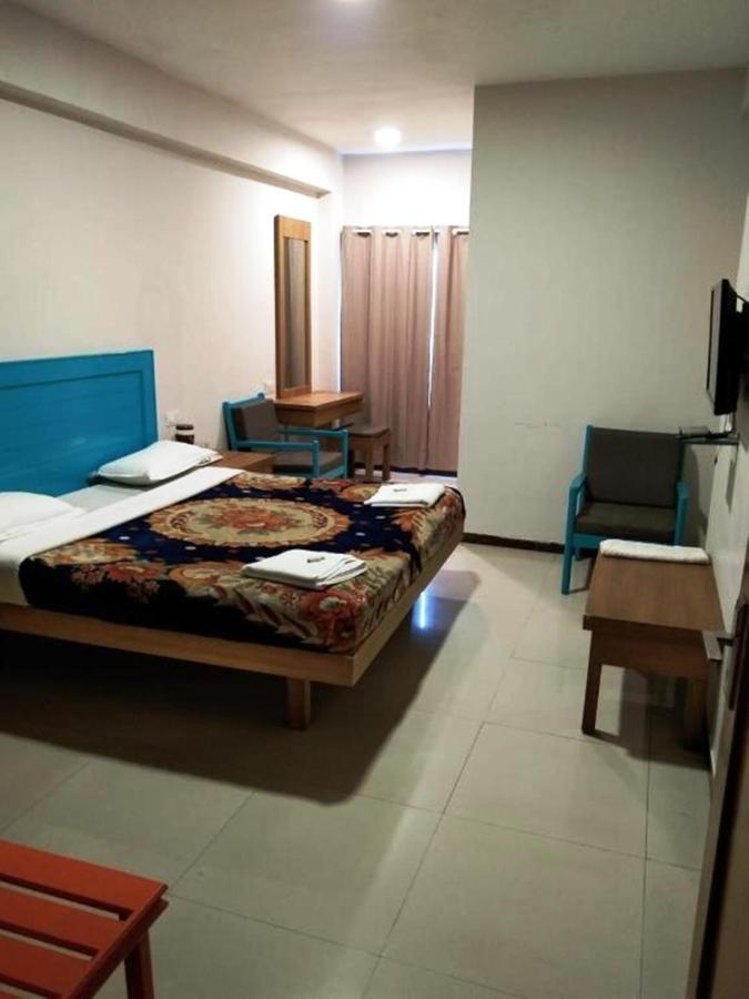Hotel Preethi Palace Ооти Екстериор снимка