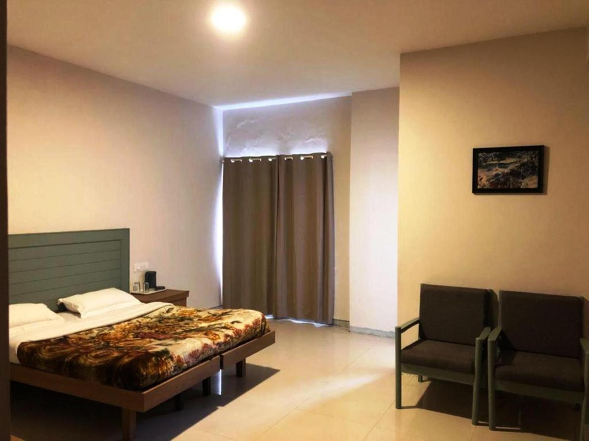 Hotel Preethi Palace Ооти Екстериор снимка
