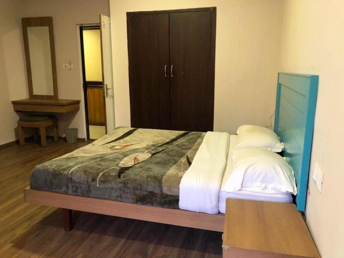 Hotel Preethi Palace Ооти Екстериор снимка