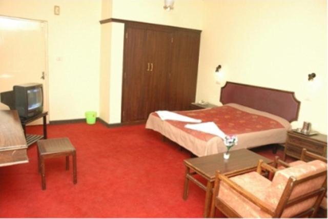Hotel Preethi Palace Ооти Стая снимка