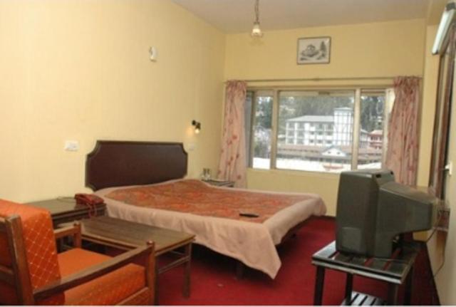 Hotel Preethi Palace Ооти Екстериор снимка
