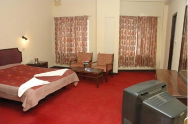 Hotel Preethi Palace Ооти Стая снимка