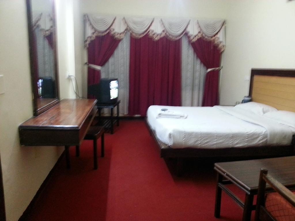 Hotel Preethi Palace Ооти Стая снимка