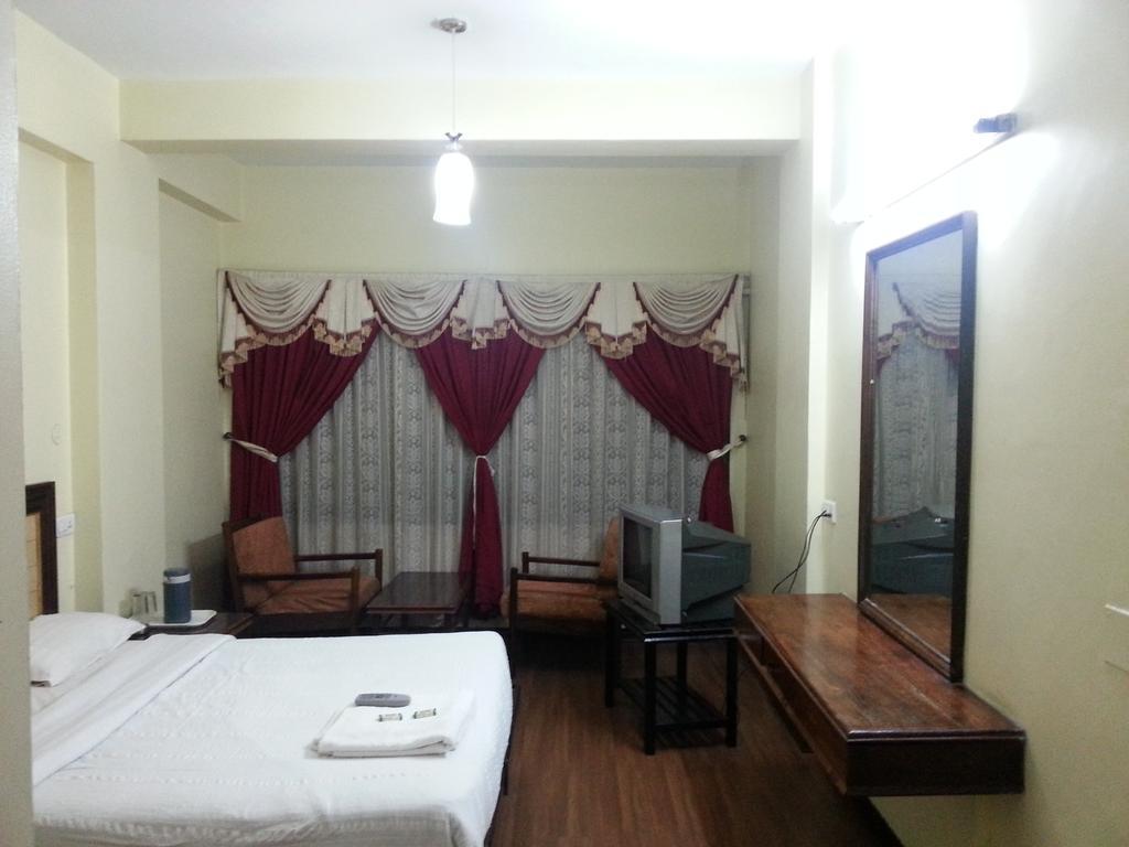Hotel Preethi Palace Ооти Стая снимка