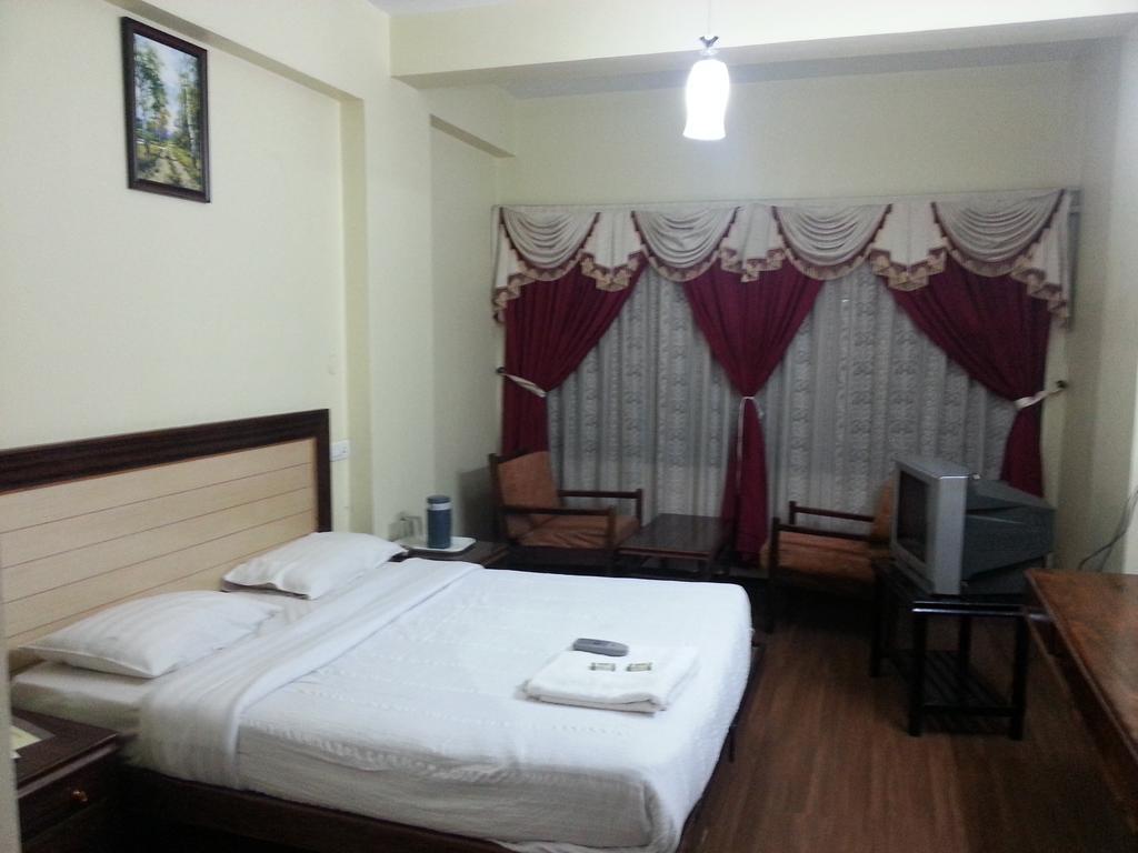 Hotel Preethi Palace Ооти Стая снимка