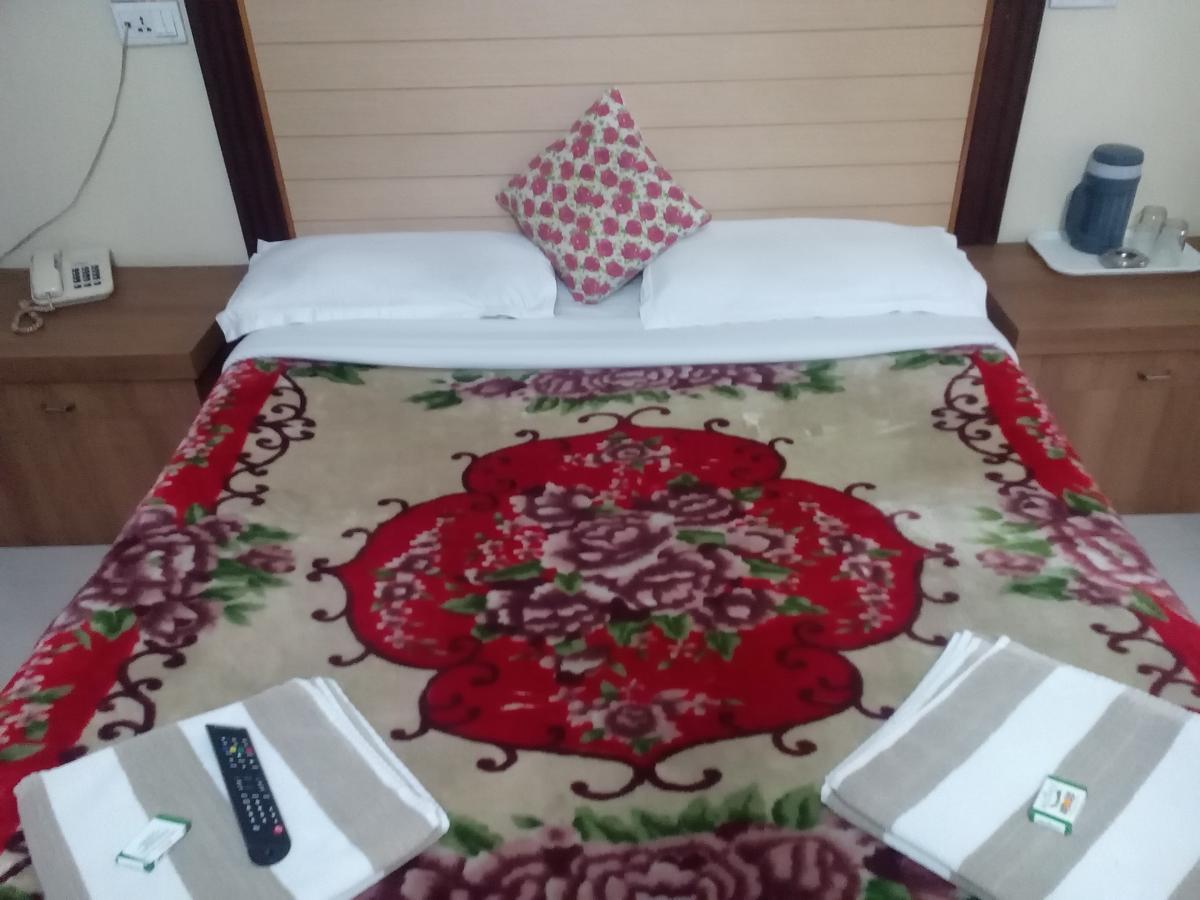 Hotel Preethi Palace Ооти Екстериор снимка