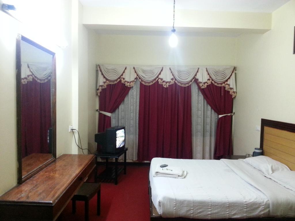 Hotel Preethi Palace Ооти Екстериор снимка